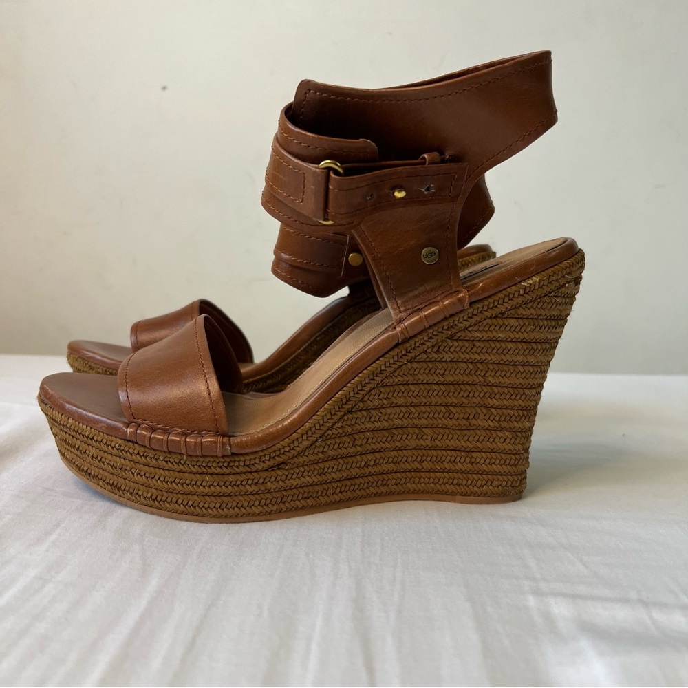 UGG size 9 Maryanne Tan Platform Leather Wedge Sandals
